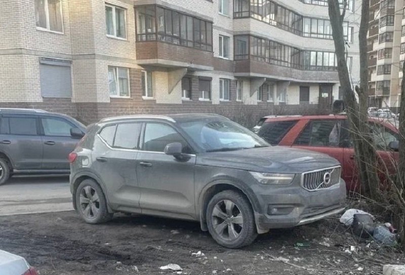 Десятки автовладельцев оштрафованы за парковку на газонах и у мусорных площадок в Заневском поселении - Нарушителей правил парковки и содержания территорий привлекли к ответственности в Заневском поселени