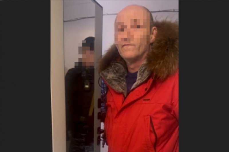 Житель Сестрорецка вонзил нож в шею гостя - Мужчина получил ножевое ранение в шею во время конфликта с хозяином квартиры дома на улице Токарева