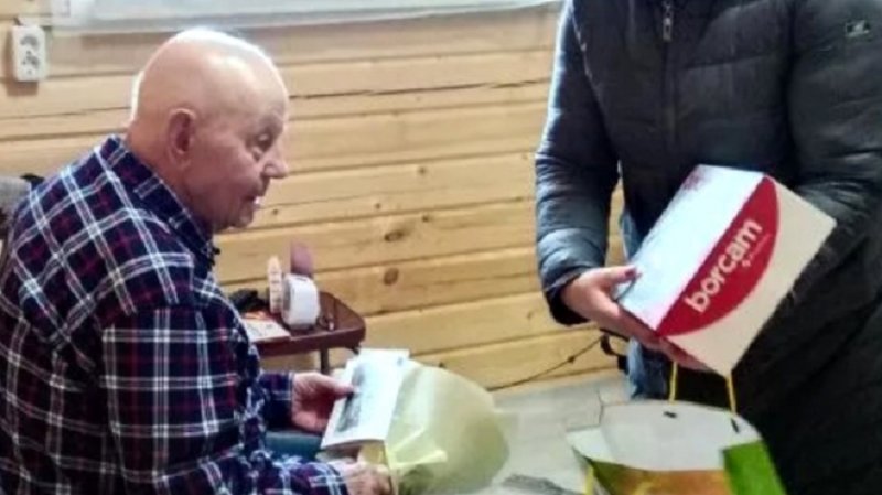 Ветеран Петр Бондаренко отпраздновал 99-летие в Тихвинском районе - Ветеран Великой Отечественной войны Петр Степанович Бондаренко отметил 99-летие в Тихвинском районе