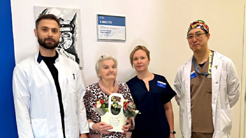 В Гатчинской больнице спасли 93-летнюю пациентку с гангренозным холециститом - Врачи Гатчинской больницы в Ленинградской области провели срочную операцию 93-летней пациентке с ган