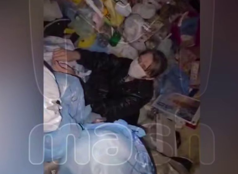 Тело женщины нашли в забитой до потолка мусором петербургской квартире: среди отходов обнаружили и дочь женщины - Ужасающая картина предстала перед жильцами и коммунальщиками дома на проспекте Наставников после тог