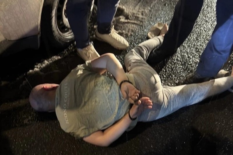 Житель Петербурга избил жену и под угрозой ножа забрал полуторогодовалого сына - Мужчина избил супругу и увез их полуторагодовалого сына из квартиры на улице Крыленко в Санкт-Петерб