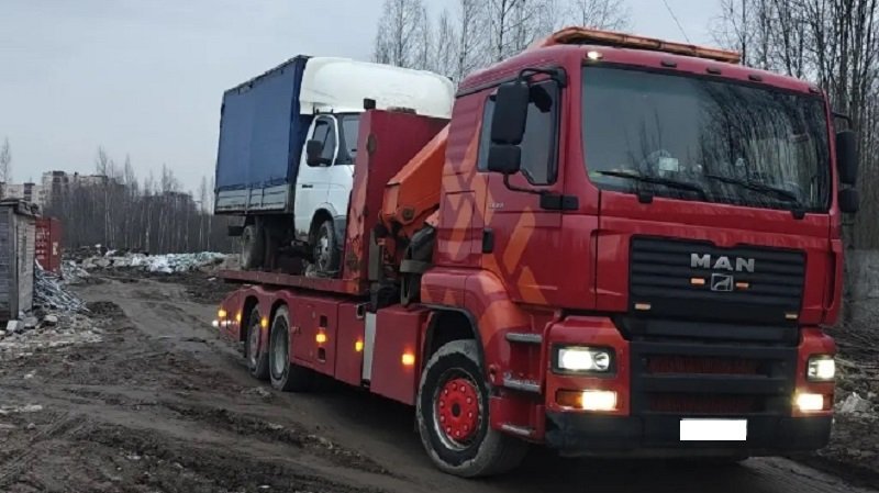 Грузовик изъяли за незаконный сброс отходов во Всеволожском районе