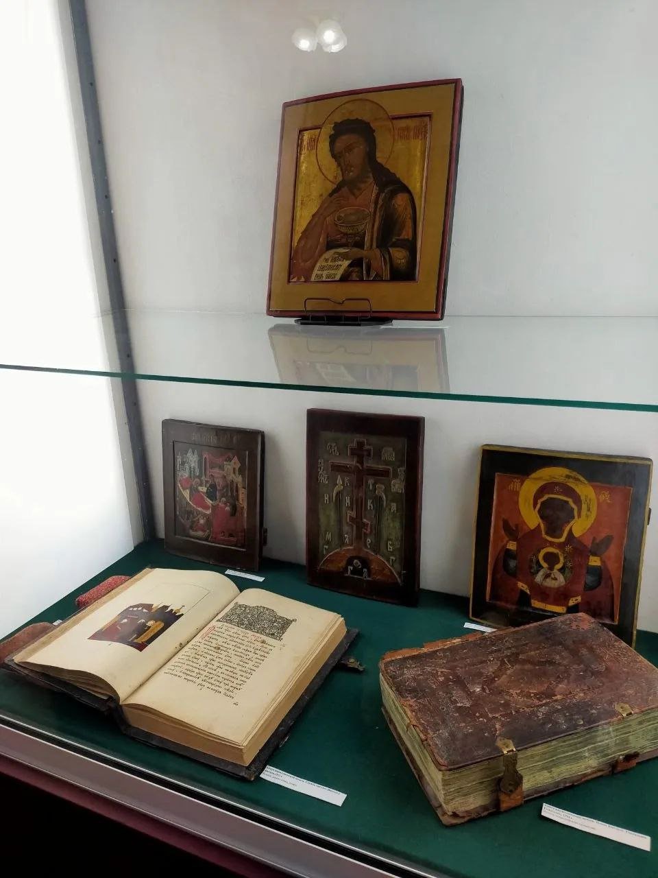 Иконе «Знамение» из Пикалёвского музея вернули подлинный возраст: реставраторы нашли артефакт XVII века - Специалисты Ленинградской области завершили масштабную реставрацию пяти икон из собрания Пикалёвског