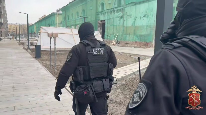 От жилых кварталов до стройплощадок: в Адмиралтейском районе искали нелегалов - Было проверено 367 человек, большинство из которых — 324 иностранных гражданина.