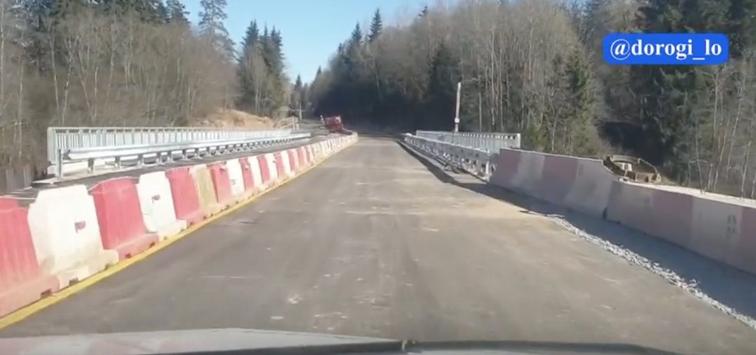 В Лужском районе открыт новый мост через реку Сабу - В Лужском районе специалисты перепустили движение с временного моста через реку Сабу на новый.