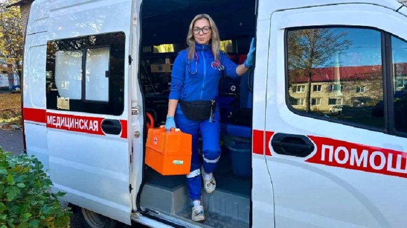 Бригада скорой вывела мужчину из состояния клинической смерти в Ленобласти - Медики скорой помощи вывели из состояния клинической смерти 65-летнего мужчину в Кудрово Всеволожско