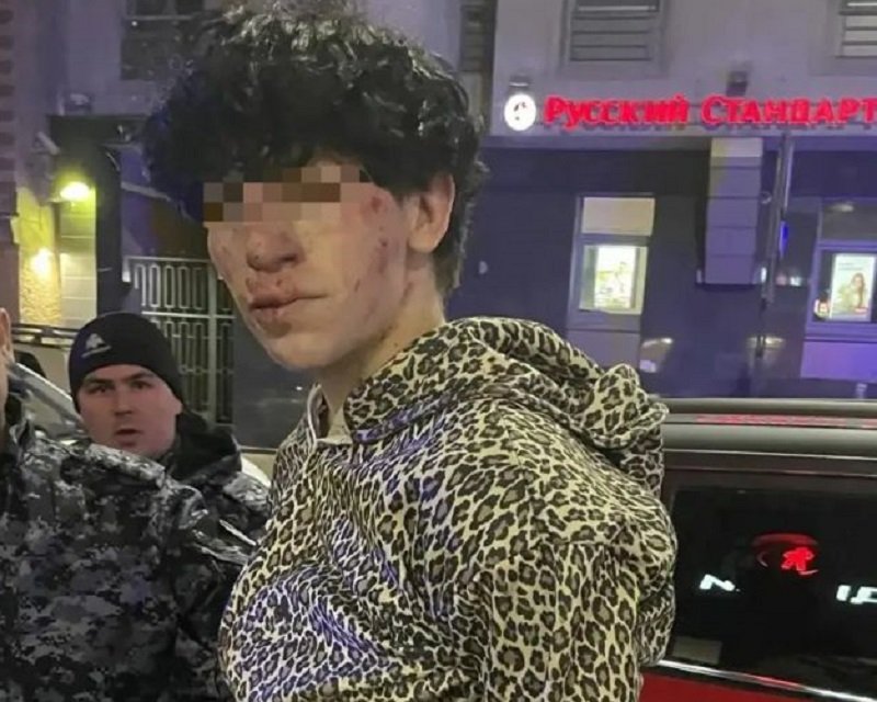 Молодой человек ударил ножом подростка в Петербурге - Ножевое ранение во время конфликта получил 15-летний подросток возле станции метро на проспекте Черн