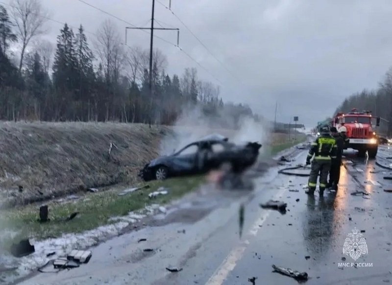 Два человека погибли в ДТП с грузовиком в Волховском районе - Водитель и пассажир легкового автомобиля погибли в лобовом ДТП с грузовиком на 507-м километре трасс