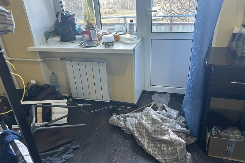 Трое мужчин повредили имущество гостиницы и напали на постояльца в Репино - В гостинице-пансионате на Нагорной улице в поселке Репино Курортного района Санкт-Петербурга 39-летн