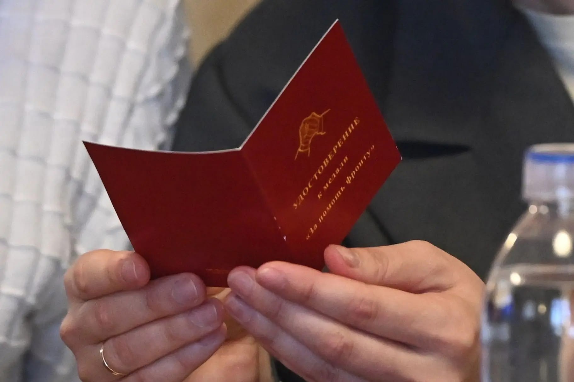 Глава Ленобласти внимательно, без спешки выслушал близких защитников - Сегодня, 10 апреля, Александр Дрозденко в здании правительства встретился с близкими участников СВО.