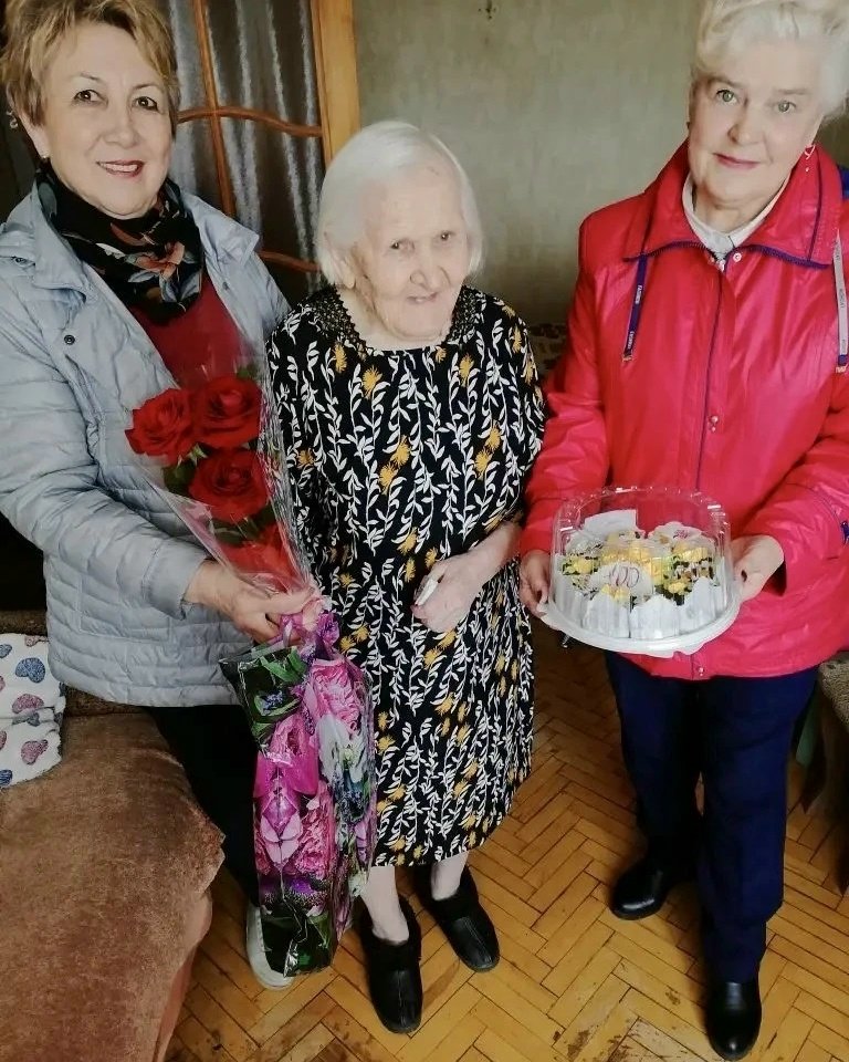 Жительница Никольского Татьяна Кутузова отметила вековой юбилей - Татьяна Александровна более 40 лет посвятила профессии учителя. Она — труженица тыла и ветеран Велик