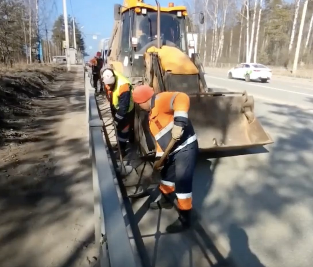 Дорожные службы Всеволожского района проводят весеннюю уборку - В рамках комплексной механизированной уборки специалисты приводят в порядок не только дорожное полот