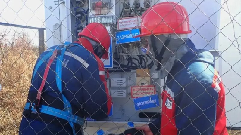 Специалисты «Россети Ленэнерго» провели технические работы в Волховском районе - Технические работы на электросетях провели специалисты филиала «Новоладожские электрические сети» в 