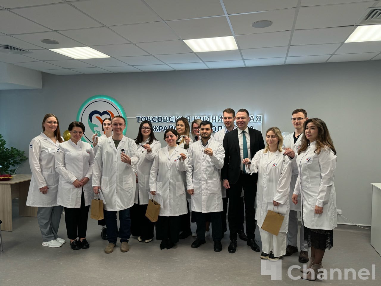В Ленобласти молодые врачи получили квартиры - Врачи заключили договор найма квартиры, а через 10 лет работы в медицинском учреждении квартиры пере