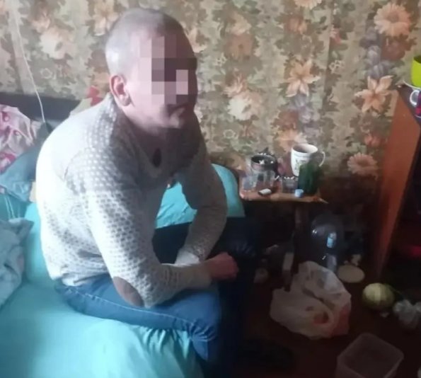 Везде грязь, на кровати пьяный незнакомец: 5-летнего ребенка спасли из захламленной квартиры в Сестрорецке - Местные жители обратились в экстренные службы с сообщением о ребенке, который находился один на балк