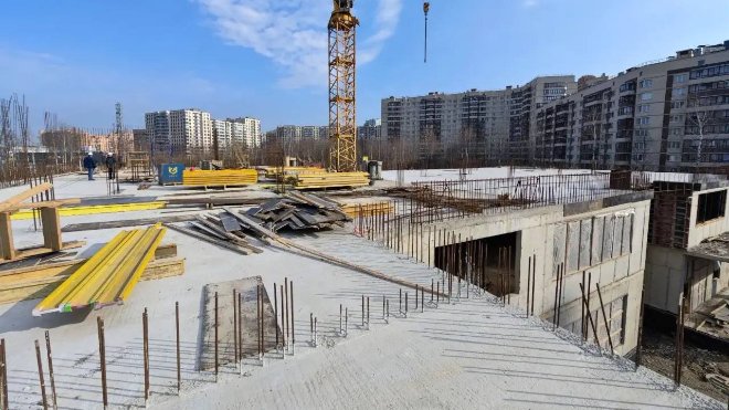 Строительство детсада на 220 мест в Кудрово находится в активной фазе - На текущий момент уже завершено возведение первых двух этажей здания.