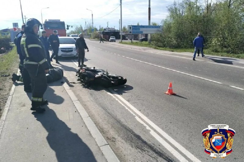Мотоциклист попал в больницу после столкновения с машиной во Всеволожском районе - Мотоциклист получил травмы после столкновения с «Ладой» в микрорайоне Петрова Дача поселка имени Све