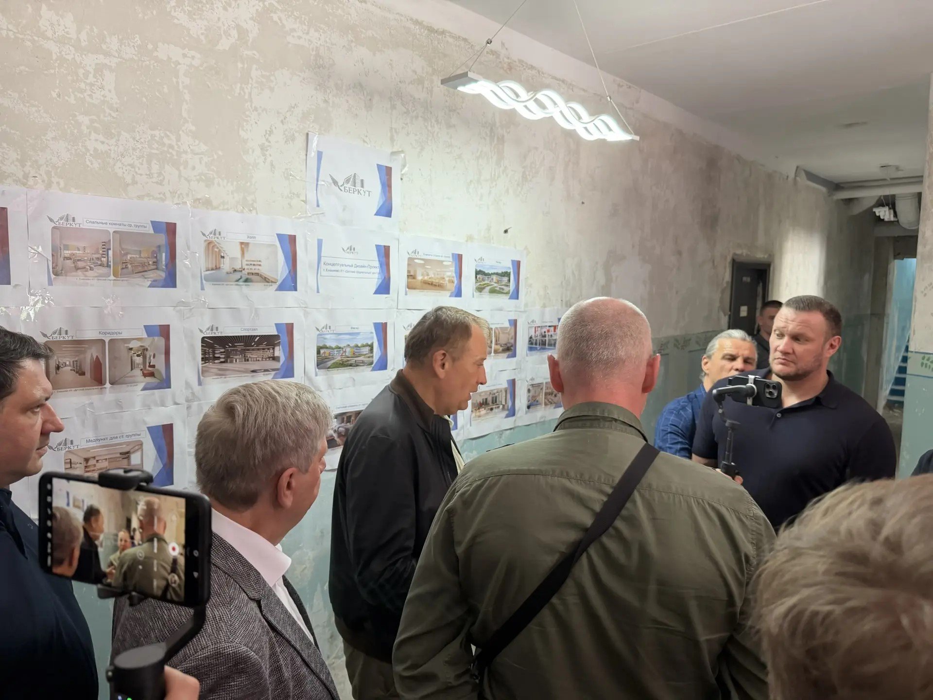 Александр Дрозденко проверил ход работ в детском реабилитационном центре Енакиево - Восстановление социального объекта ранее взяла на себя Ленинградская область.
