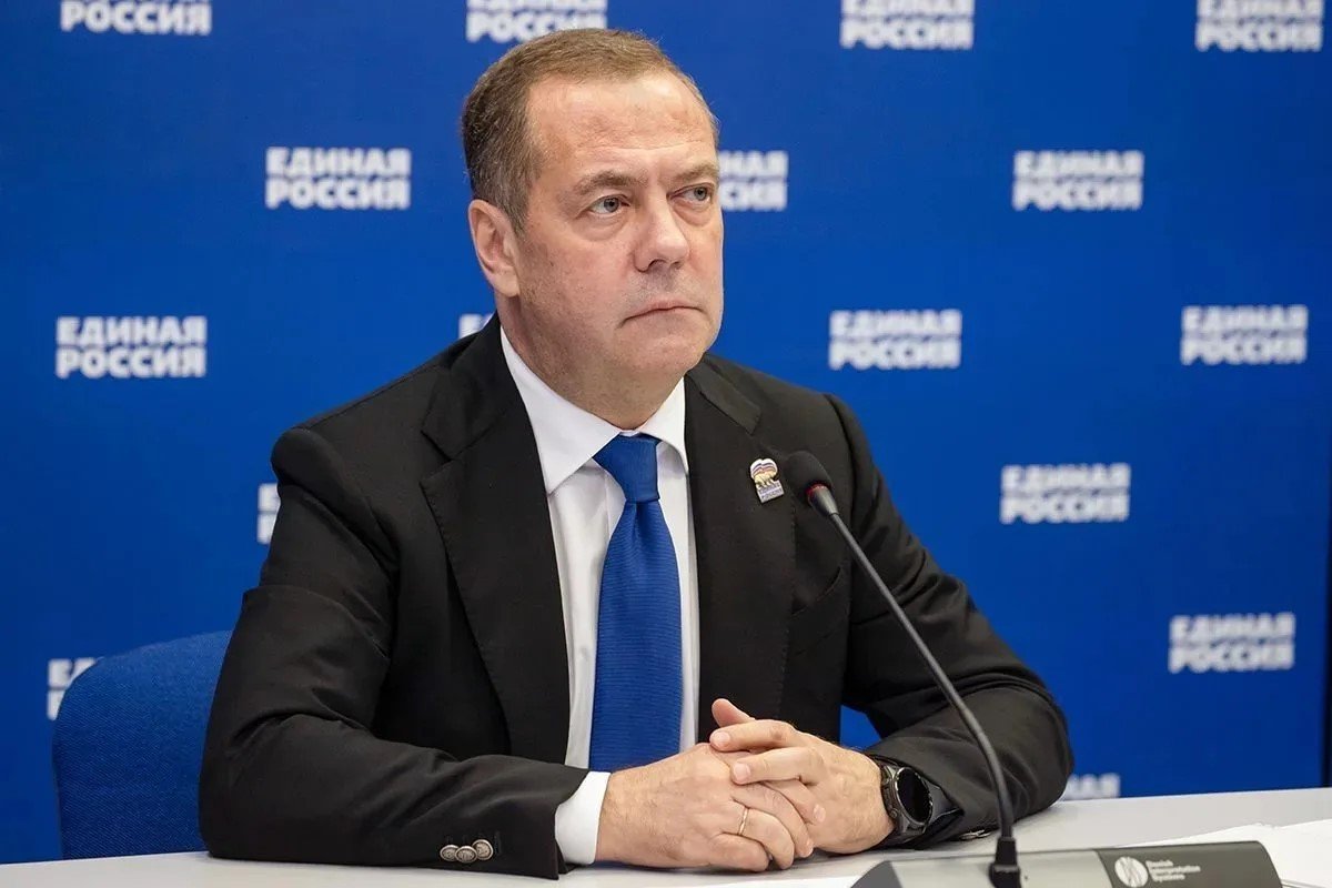 Дмитрий Медведев: кандидаты от "Единой России" должны подтвердить серьезность своих намерений - Председатель партии назвал недопустимым попытки спрятать политический статус кандидатами.