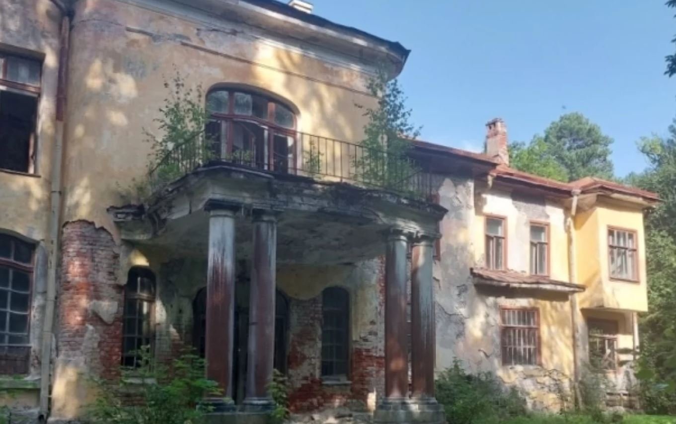 Дачу семьи Фаберже в Парголово выставили на торги за 47 млн рублей - Дачу семьи Фаберже в поселке Парголово выставили на продажу за 46,88 млн руб. Объект имеет статус ку