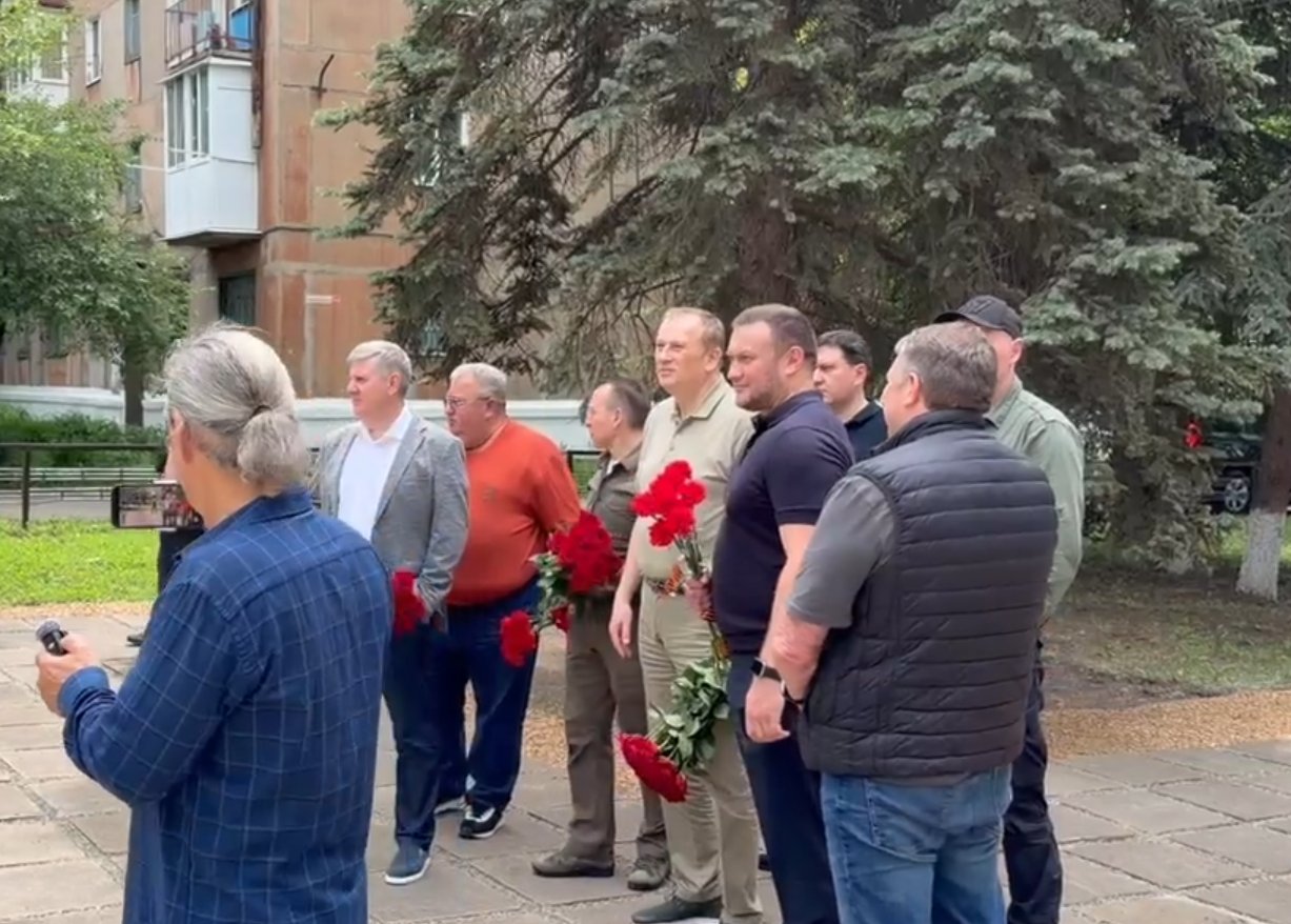 Александр Дрозденко посетил восстановленный Ленобластью памятник Ватунину в ДНР - Специалистам удалось воссоздать изначальный вид памятного места.