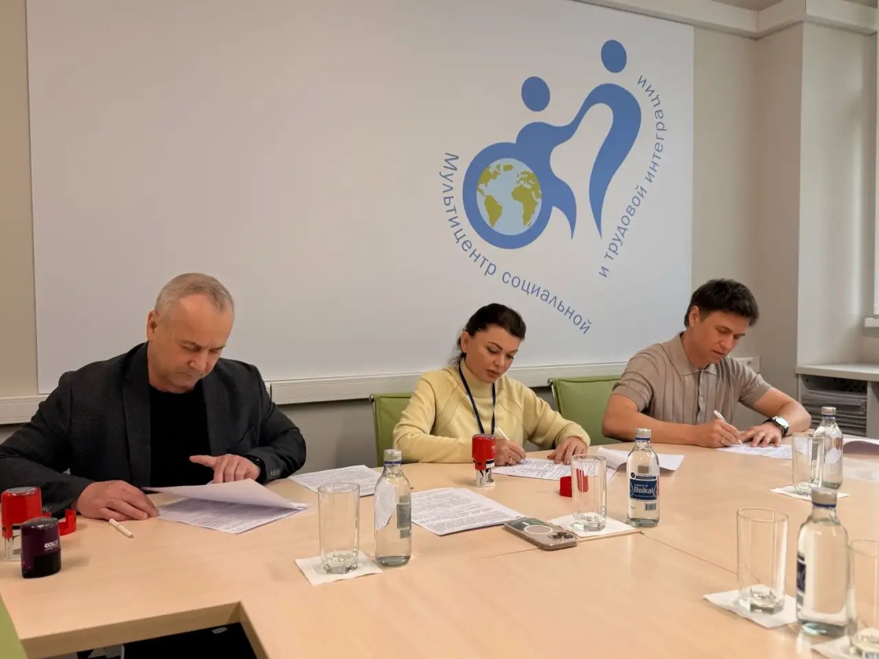 В Ленобласти усилят поддержку участников СВО и их семей - Главной целью соглашения станет поддержка ветеранов СВО, включая участников с инвалидностью и ограни