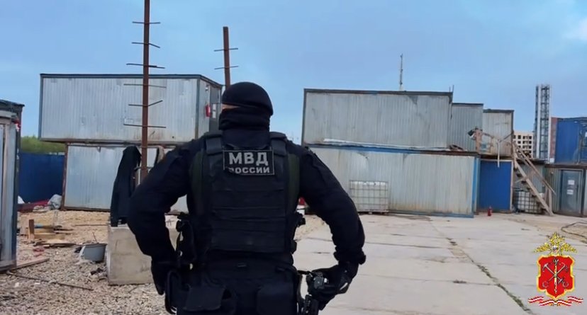 Полиция проверила более 500 мигрантов на стройках в Новоселье - 55 человек доставили в отделы полиции для дальнейшей проверки, у 28 из них выявили нарушения миграци
