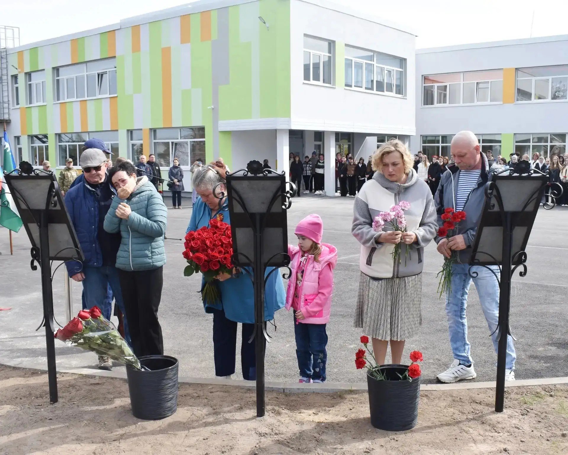 В посёлке Запорожское открыли памятник майору Великой Отечественной войны и мемориальные доски героям СВО - Накануне празднования Дня Победы в сквере посёлка Запорожское Приозерского района был установлен пам