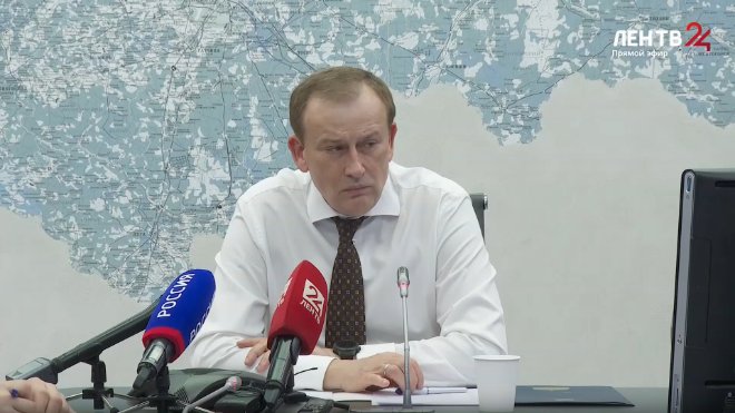 Губернатор Ленобласти Александр Дрозденко ответил на вопросы жителей в прямом эфире - Среди рассмотренных проблем — ремонт фасадов в Ивангороде, установка мусорных контейнеров, реконстру