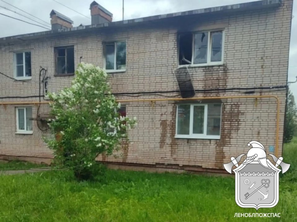 Двенадцать человек эвакуировали из горящего дома в Бокситогорском районе - Пожар вспыхнул в одной из квартир дома в деревне Бор.