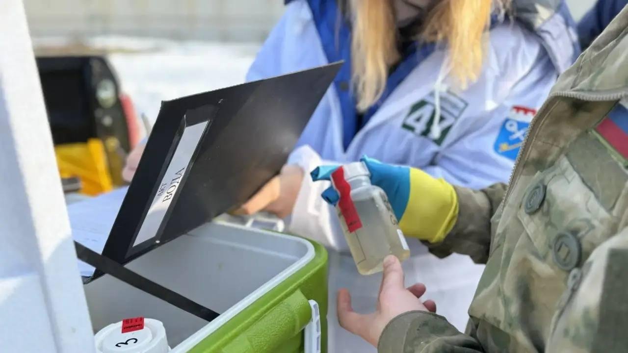 В Ленобласти подтвердился факт слива нефтепродуктов в реку Вьюн - По данному факту возбуждено уголовное дело, начато расследование.