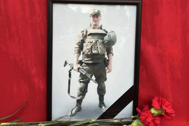 В Тихвине проводили в последний путь бойца СВО Дмитрия Санникова - Военнослужащий находился в зоне боевых действий с марта 2023 года.