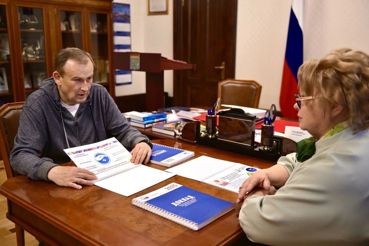 Александр Дрозденко принял доклад уполномоченного по правам ребёнка об итогах 2025 года - Губернатор Ленинградской области Александр Дрозденко принял доклад уполномоченного по правам ребёнка