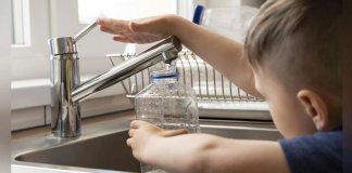 Горячую воду отключат в 11 районах Петербурга до 3 июля