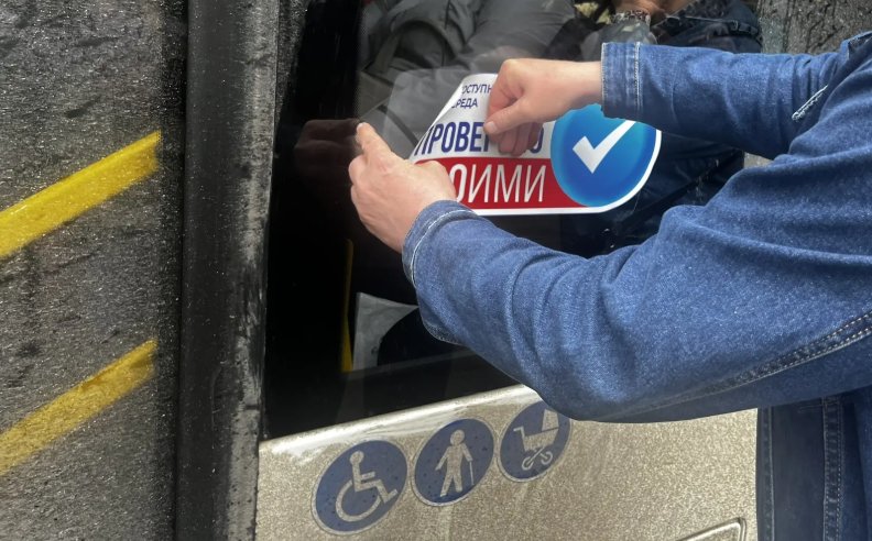 В Волхове оценили доступность общественного транспорта в рамках проекта «Проверено СВОими» - Ветеран СВО проверил муниципальный маршрут №2 в Волхове.