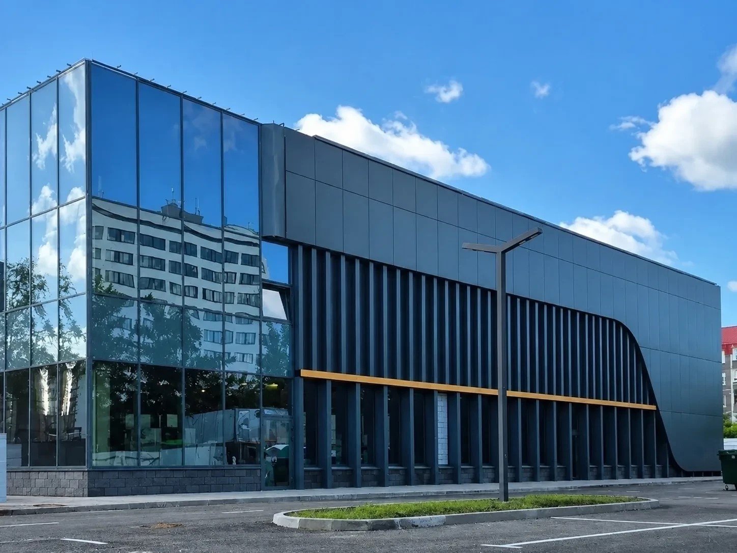 В Новоселье открылся стрелковый клуб площадью 4,1 тыс. квадратных метров - Госстройнадзор Ленинградской области выдал разрешение на ввод в эксплуатацию стрелкового клуба в Нов