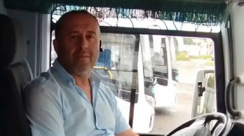 Водитель автобуса помог потерявшемуся пятилетнему мальчику в Ленобласти - Водитель автобуса маршрута С-687 Играми Ферзалиев обнаружил пятилетнего мальчика, оставшегося одного