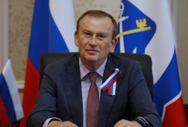 Александр Дрозденко обратился со словами напутствия к выпускникам Ленобласти - Губернатор Ленинградской области поздравил выпускников региона с окончанием школы.