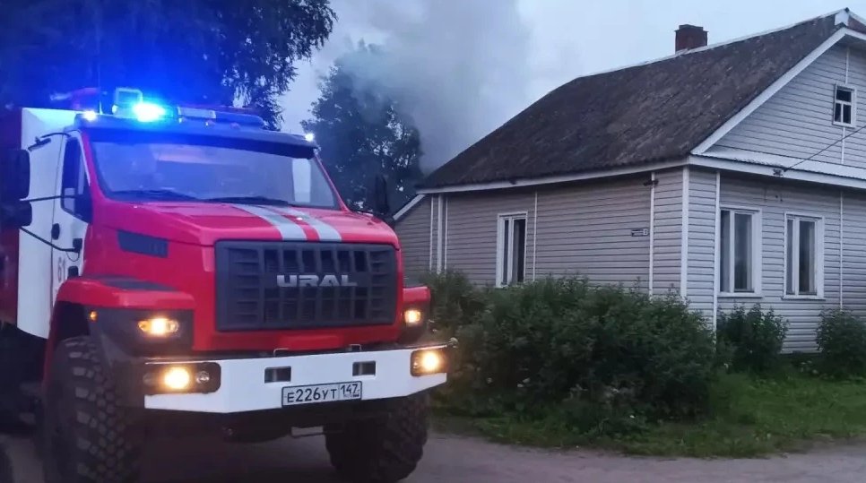 За сутки в Ленобласти произошло 11 пожаров и 7 ДТП - Подразделения прожарно-спасательного гарнизона области 18 раз выезжали на происшествия.