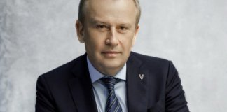 Губернатор Ленобласти поздравил медицинских работников с профессиональным праздником