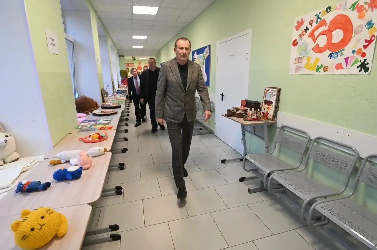 Губернатор Ленобласти дал ряд поручений в рамках подготовки региона к новому учебному году - Глава региона подчеркнул, что качество образования должно оцениваться не только академическими успех