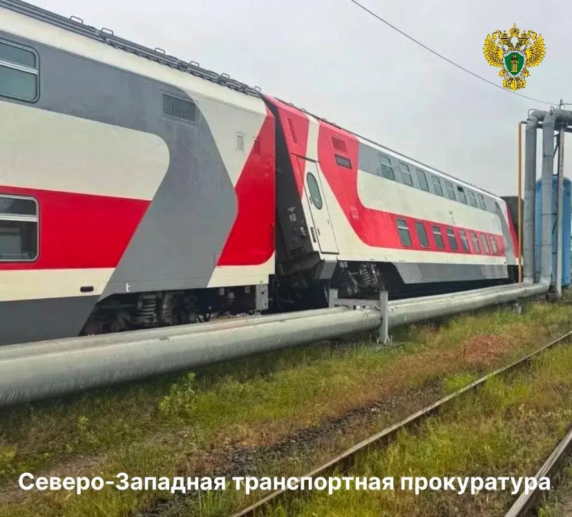 В Петербурге вагон поезда сошел с рельсов - Пассажиров в нем не было.