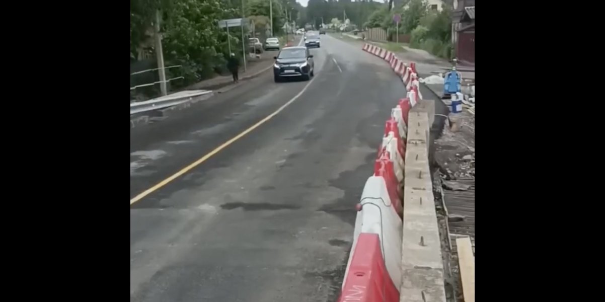 Движение через реку Лебяжья перепустили на новый мост - Планируется, что все работы будут завершены, и мост будет введен в эксплуатацию в августе 2026 года.