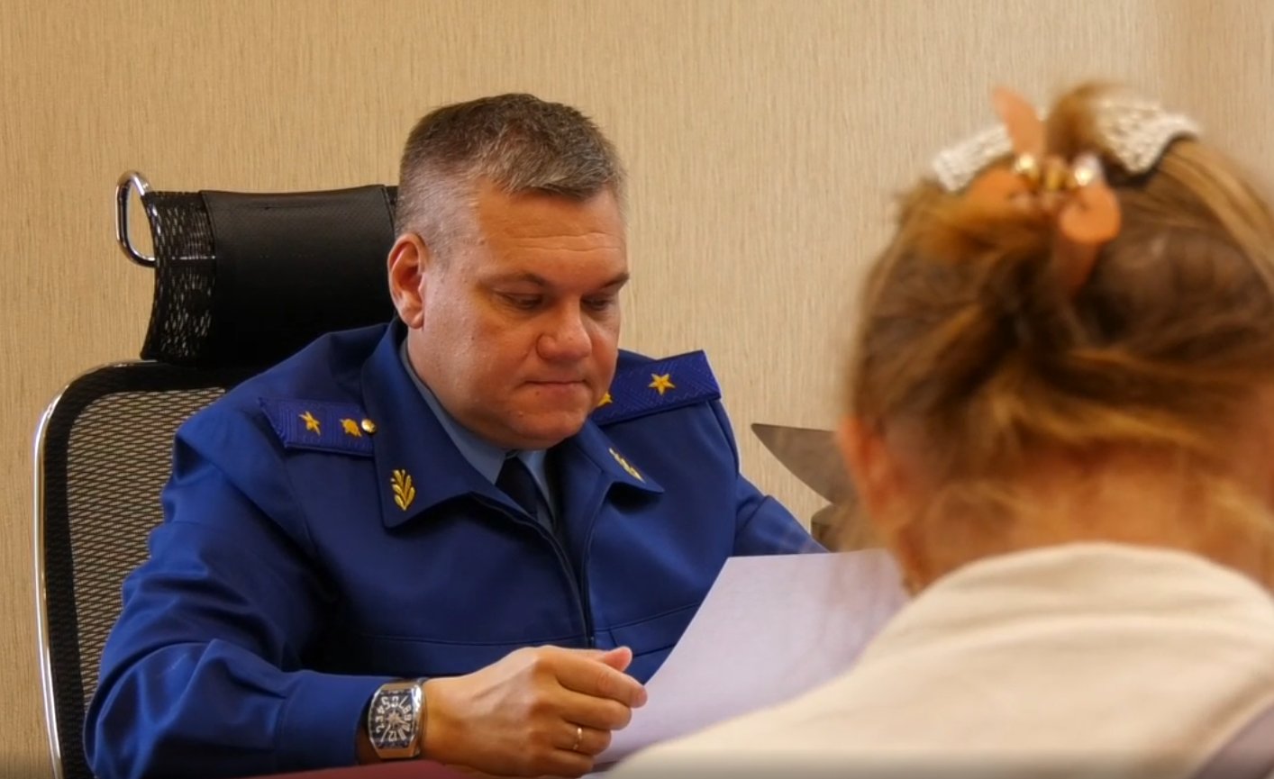 Прокурор Ленобласти Пётр Забурко провел личный прием жителей Тосненского района - Также глава регионального надзорного ведомства проинспектировал работу местного промышленного предпр