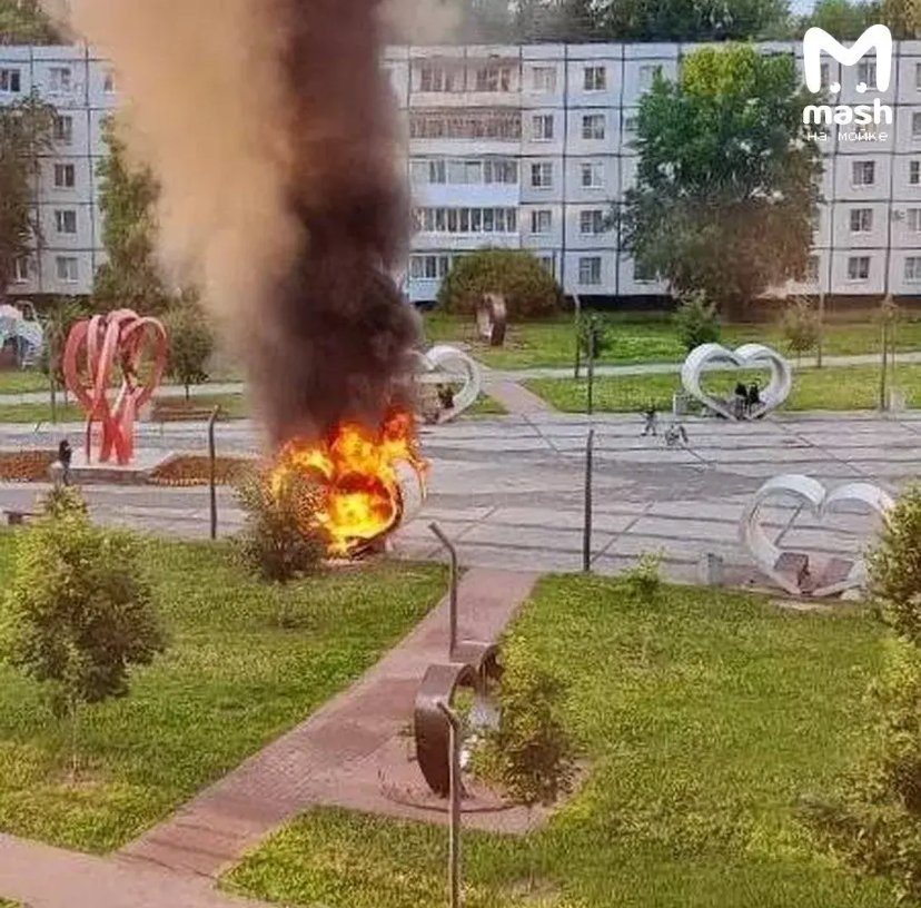 Молодой человек поджег парковую скамейку в Киришах - Задержанный - безработный 20-летний местный житель. В настоящее время решается вопрос о возбуждении 