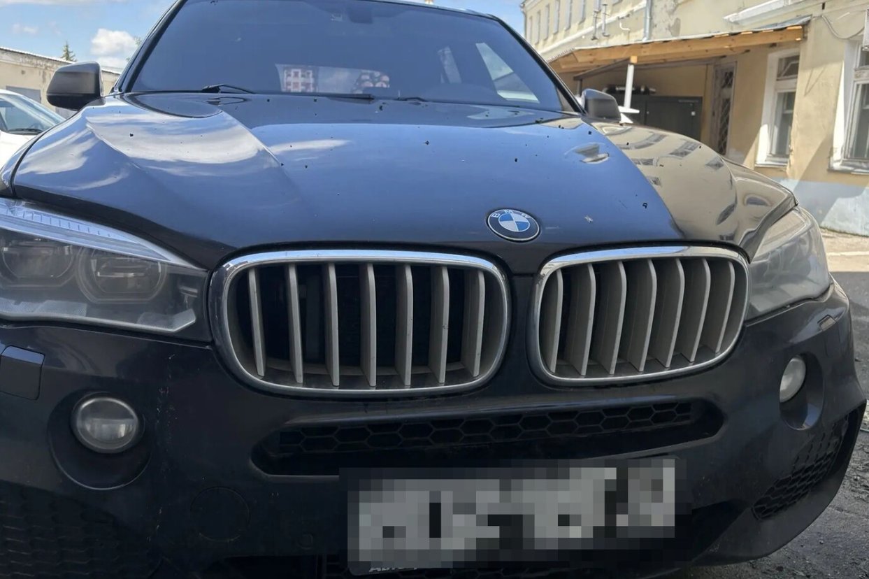 Россиянин продал свою BMW в ломбард, а потом угнал иномарку у новой владелицы - Теперь мужчине грозит лишение свободы.