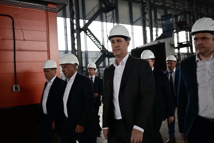 Зампред правительства РФ Дмитрий Патрушев посетил судостроительный завод в Ленобласти - На заводе Дмитрий Патрушев ознакомился с секциями строящихся судов и оценил темпы работ на рыболовно