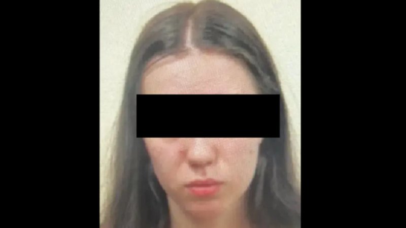 Полиция задержала девушку-курьера мошенников, обманувших пенсионерку из Киришей - Жительницу Якутска задержали по подозрению в работе курьером телефонных мошенников, обманувших пенси