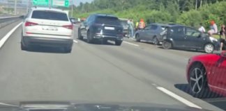 Массовая авария собрала четыре машины на КАД